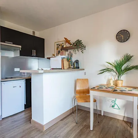 Moderne Avec Balcon Et Parking à - Fr-1-3-625