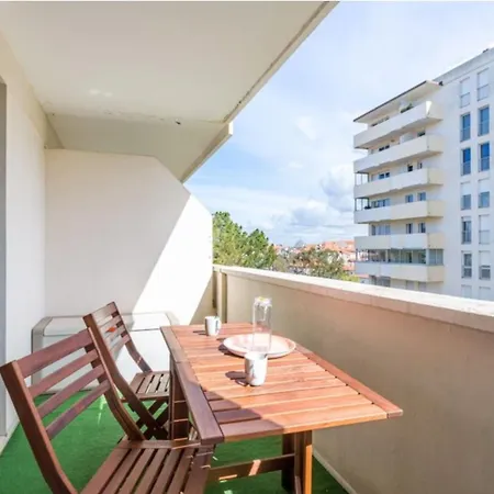 Moderne Avec Balcon Et Parking A - Fr-1-3-625 アパート ビアリッツ